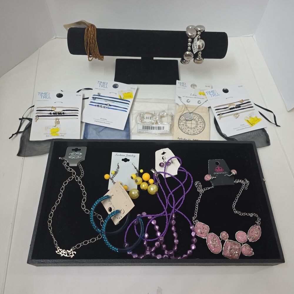 Lot Of Fashion Jewelry Chunky Bracelets Earrings Necklaces Most With Tags